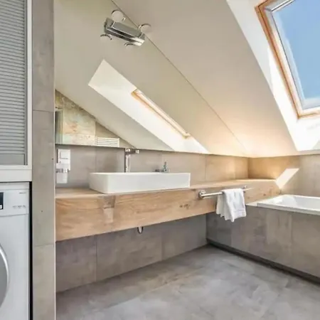 Apartment Close-central - One Bedroom With Balcony - Center - Sb12